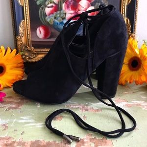 URBAN OUTFITTERS Strappy Lace Montana Block Heels